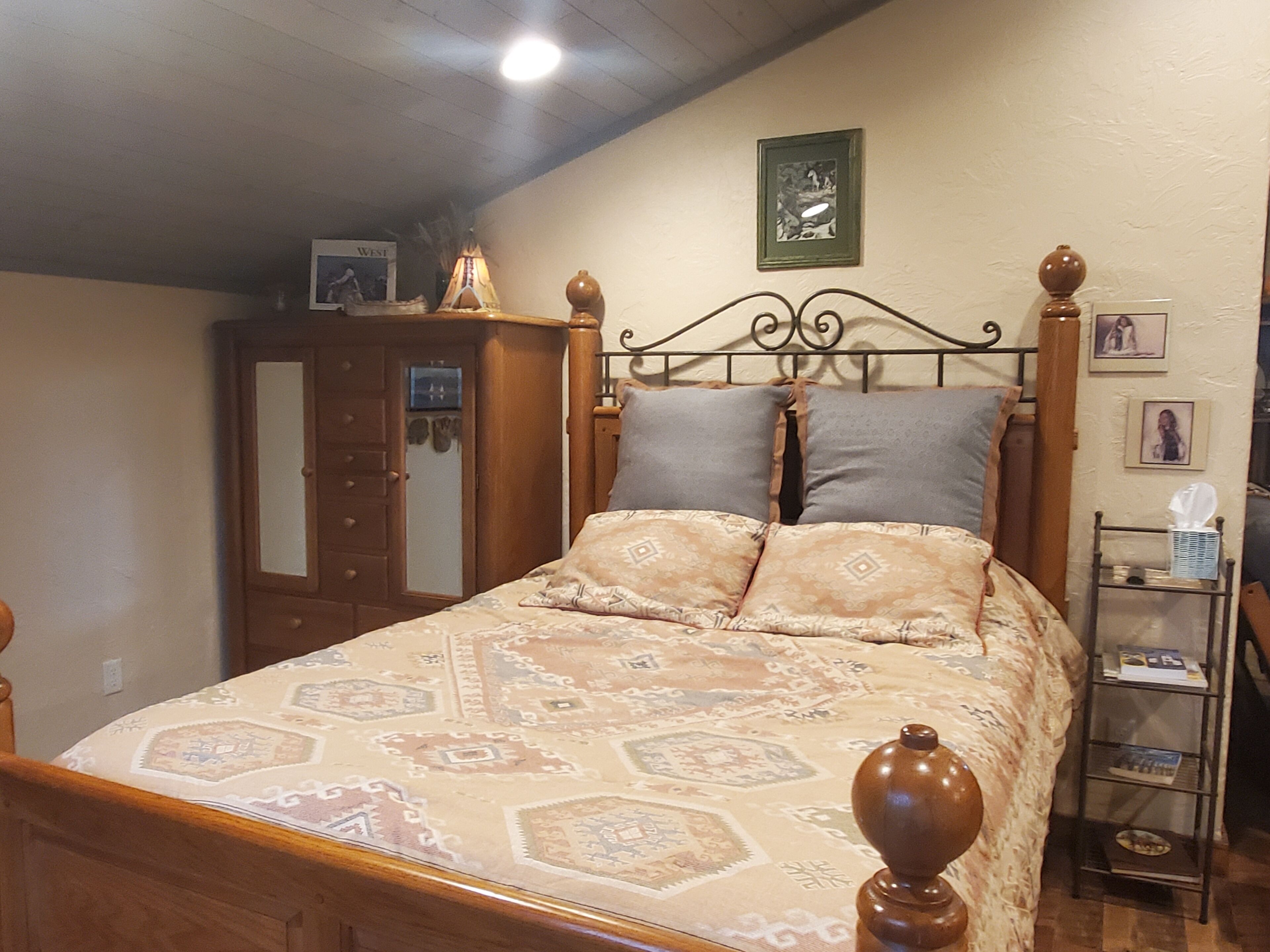 1 BR apt nestled by the Rocky Mountains