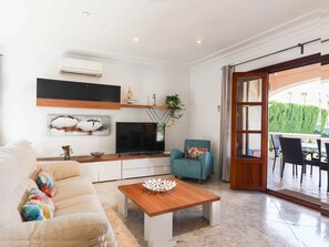 Télévision, table de tennis de table