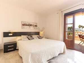 4 chambres, fer et planche à repasser, accès Internet, draps fournis