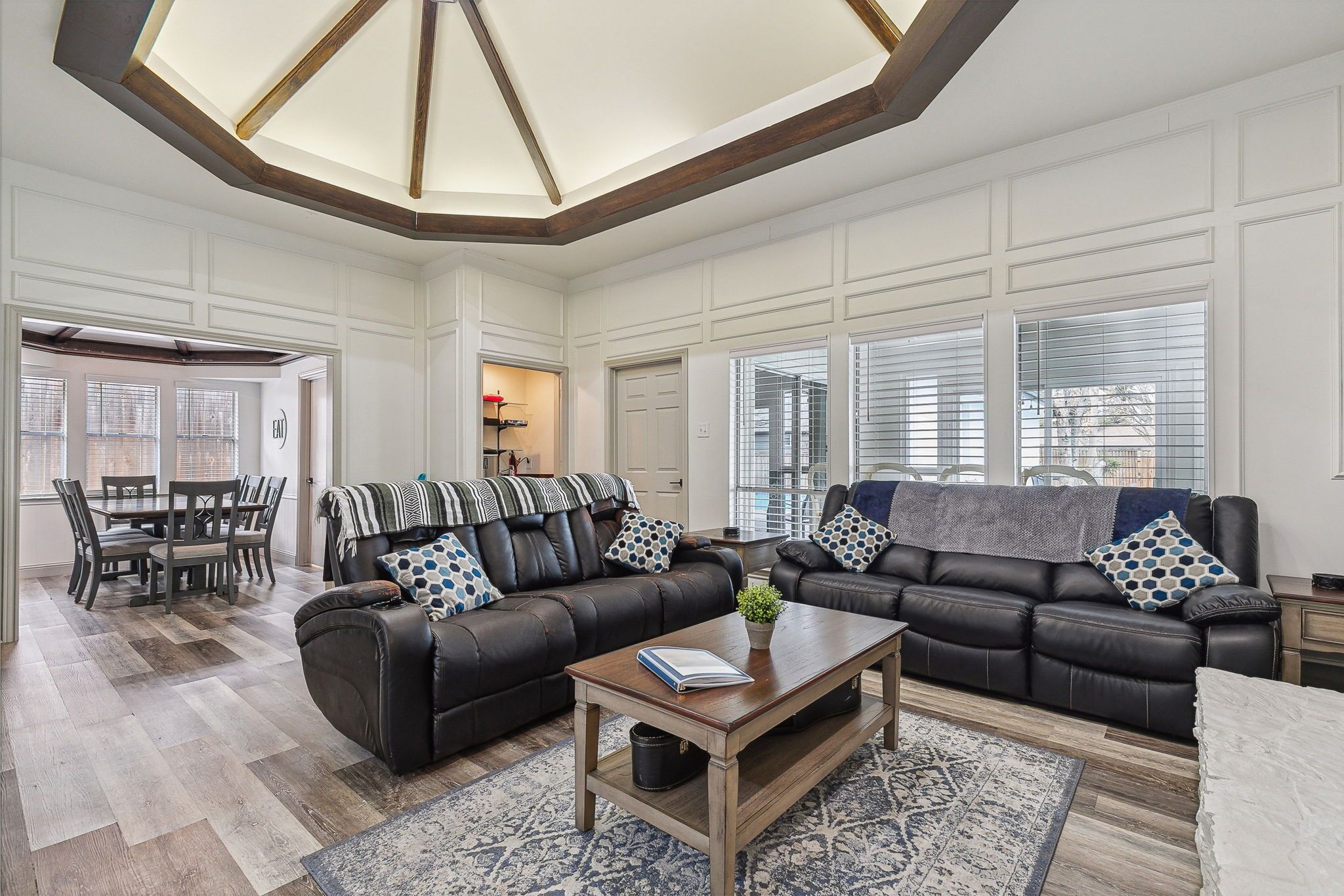 Family friendly/POOL/Sleeps 16/Luxury