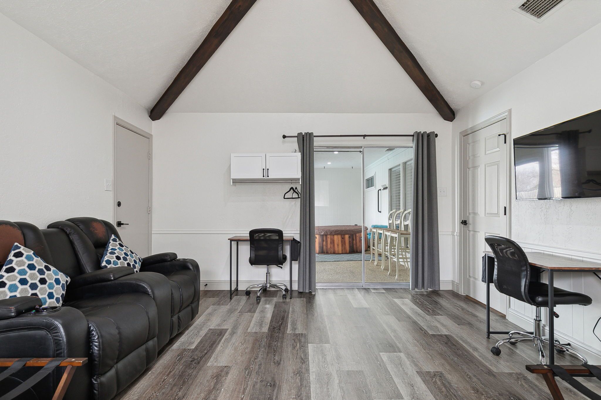 Family friendly/POOL/Sleeps 16/Luxury