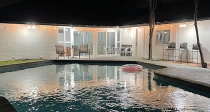Family friendly/POOL/Sleeps 16/Luxury