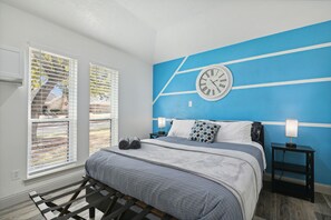 5 bedrooms, desk, iron/ironing board, travel cot - Family friendly/POOL/Sleeps 16/Luxury (Plano)