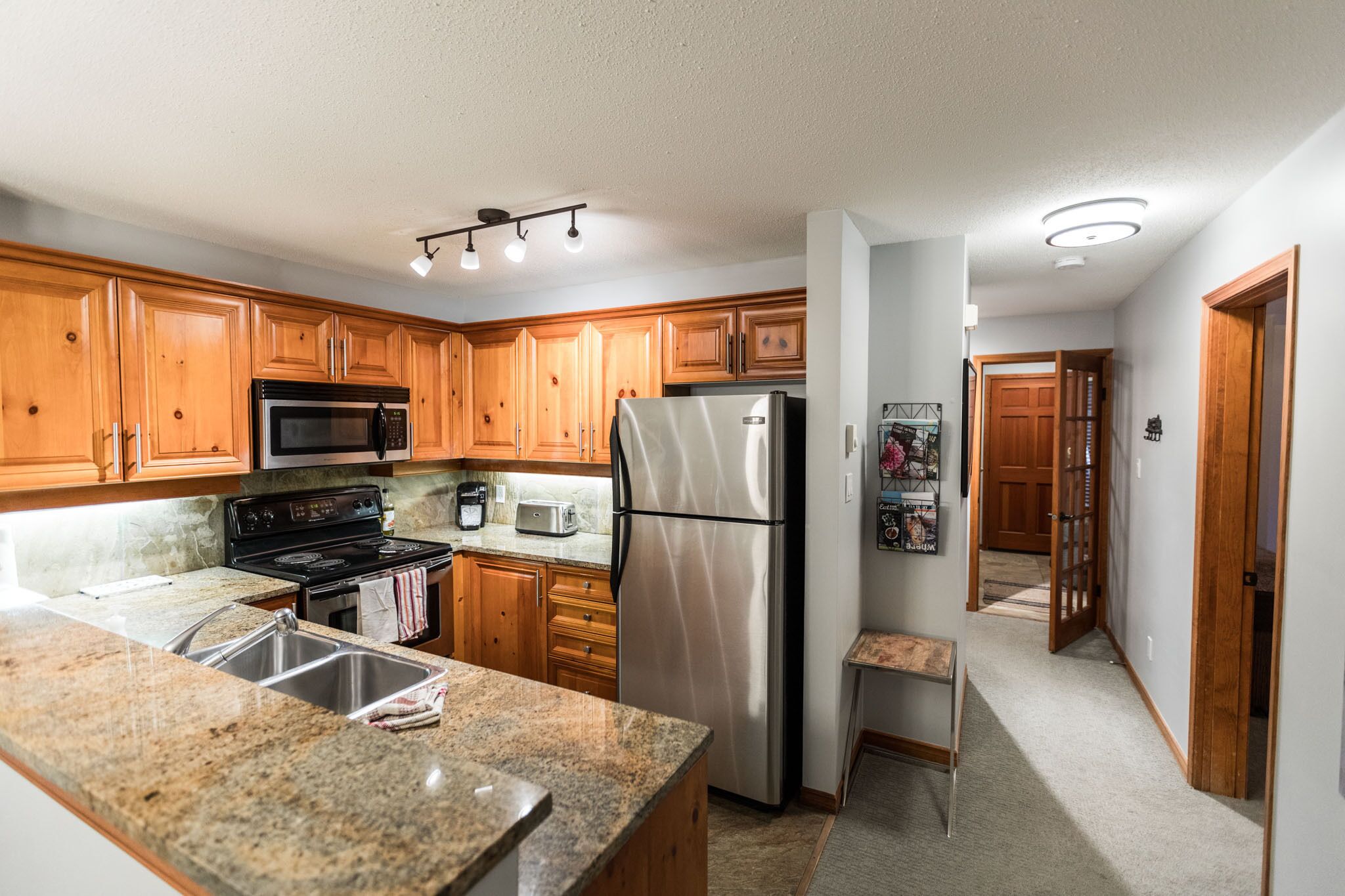 Private Hot Tub, 2 Bedroom, 2 Bath, Sleeps 6, Steps to Blackcomb Bike Trails