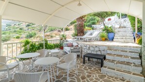 Terrace/patio - Standard big room apartment in blue Aegean with shared pool, kitchen and Ac (Heraklion Prefecture)