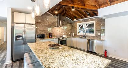 LOCATION *** DUNWOODY; NEW-BEAUTIFUL MODERN HOUSE&Outdoor Seasonal Private Pool