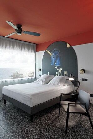 Dobbeltrom – signature | Minibar, safe på rommet, skrivebord og skrivebord for bærbar PC