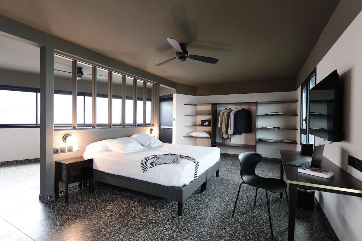 Quadrupla Senior | Minibar, cassaforte in camera, una scrivania, postazione laptop