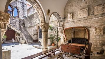 Room, 1 Bedroom, Terrace | Interior