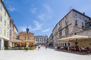 Property grounds - Spacious Deluxe Room - Hotel Rose (Split)