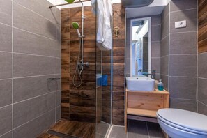 Room, 1 Bedroom, Terrace | Bathroom