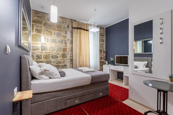 Room, 1 Bedroom, Terrace | 1 bedroom, internet