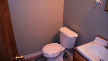 Apartment, 2 Bedrooms | Bathroom