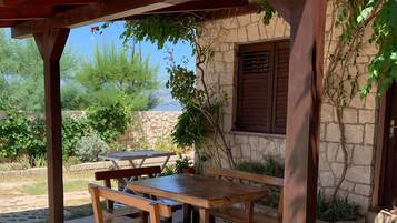 Room, 3 Bedrooms, Balcony | Garden