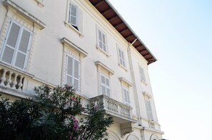 Chambre, 3 chambres, balcon | Extérieur