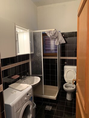 Room, 3 Bedrooms, Balcony | Bathroom | Combined shower/tub, towels - Room-villa ata Razanac - Apartment (Razanac)