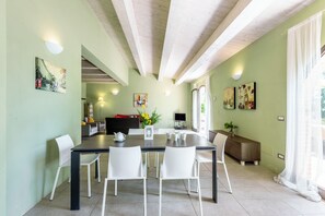 Villa, 3 Bedrooms, Balcony | Dining