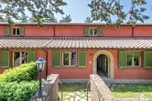 Vila, 3 quartos, sacada | Fachada