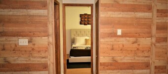 Urbana the Charming Well-lit two Bedrooms Apartment