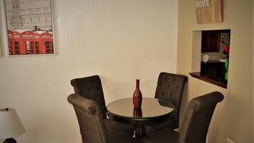 Apartment, 2 Bedrooms | Living area