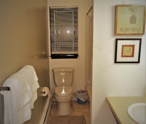 Bathroom - Arhaus 3 Serene Two-bedroom Retreat (Grand Forks)