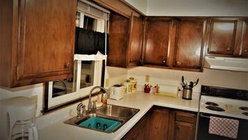 Apartment, 2 Bedrooms, Balcony | Private kitchen