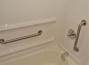 Apartment, 2 Bedrooms, Balcony | Bathroom