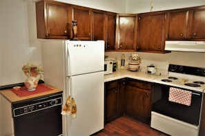Apartment, 2 Bedrooms, Balcony | Private kitchen