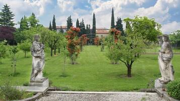 Biệt thự, 6 phòng ngủ, hút thuốc, hồ bơi riêng | Quang cảnh nhìn từ nơi lưu trú