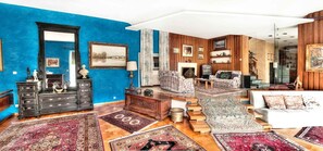 Villa, 6 habitaciones, para fumadores, alberca privada | Sala de estar | Televisión de pantalla plana 