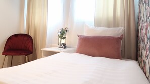 1 bedroom - Detailed Guest Room in Beautiful Guesthouse Tre Sma Rum Sodermalm, 10m 2 (Stockholm)