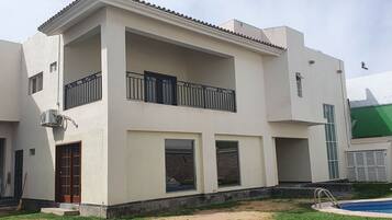 Kamar, 1 kamar tidur, Boleh Merokok | Bagian depan properti