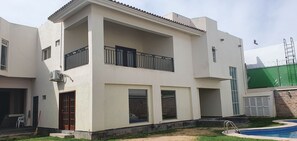 客房, 1 間臥室, 吸煙房 | 住宿正面