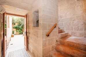 House, 3 Bedrooms, Smoking, Balcony | Bahagian dalam