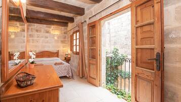 House, 3 Bedrooms, Smoking, Balcony | 3 bedrooms, iron/ironing board, bed sheets