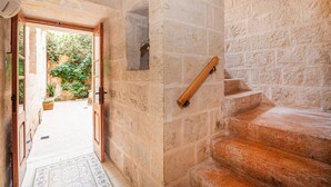 A stone staircase with a wooden handrail, leading to an upper level. - 3 Bedrooms House of Character in Rabat Near Mdina - Casa Melita (Rabat)
