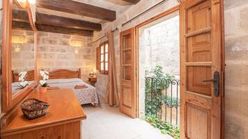House, 3 Bedrooms, Smoking, Balcony | 3 bedrooms, iron/ironing board, bed sheets