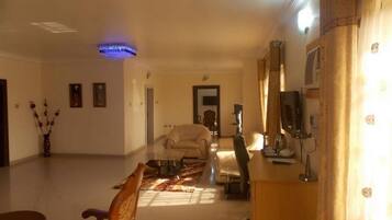 Room, 1 Bedroom, Accessible, Smoking | Interior