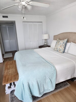 2 habitaciones, tabla de planchar con plancha, wifi y ropa de cama 