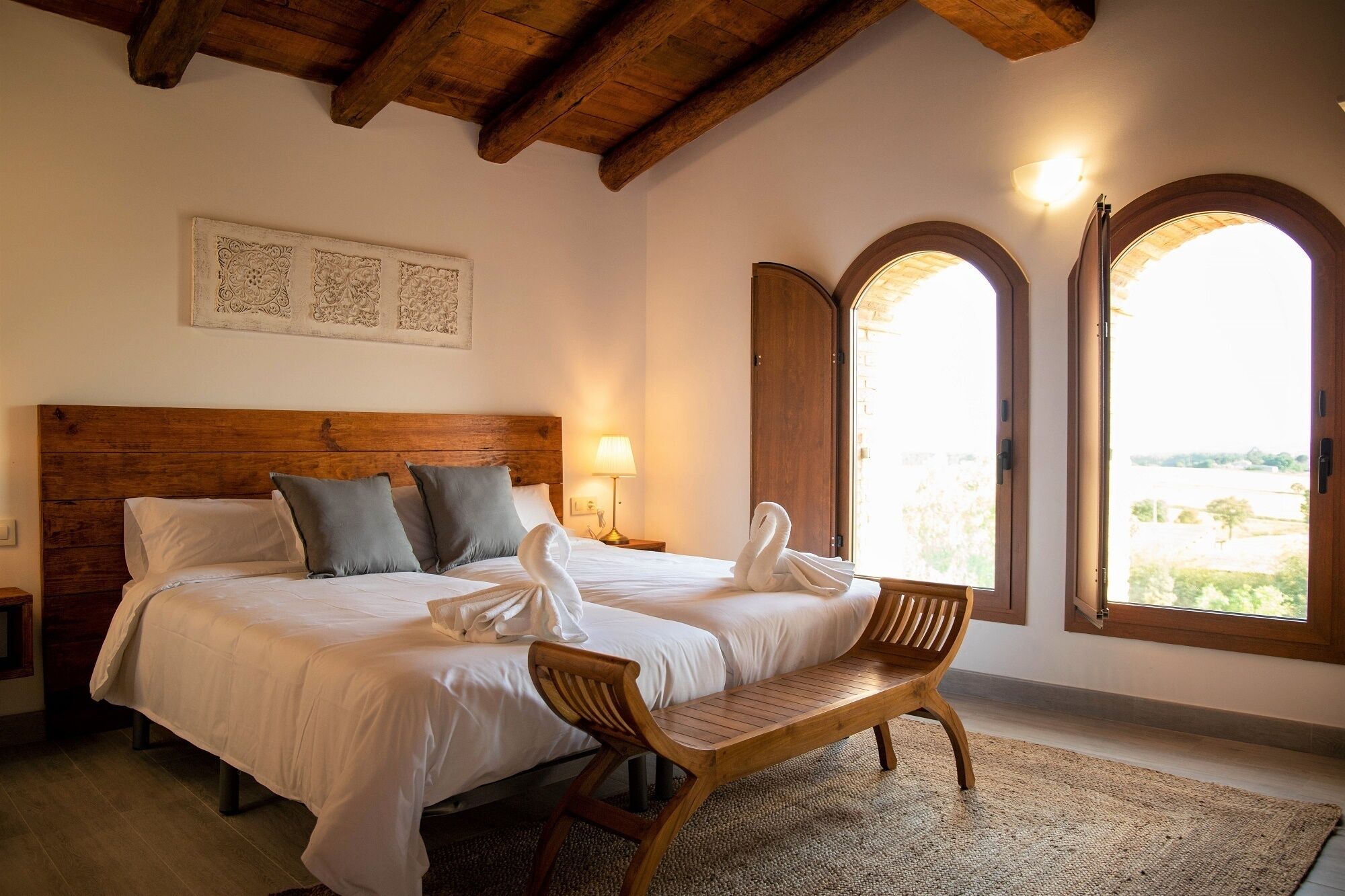 7 bedrooms, travel cot, WiFi, bed sheets