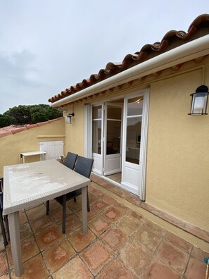 Outdoor dining - Studio de Charme Avec Terrasse (Sainte-Maxime)