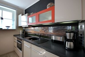 Kühlschrank, Mikrowelle, Ofen, Geschirrspüler