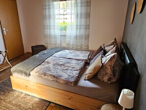 1 habitación, tabla de planchar con plancha, wifi y ropa de cama 