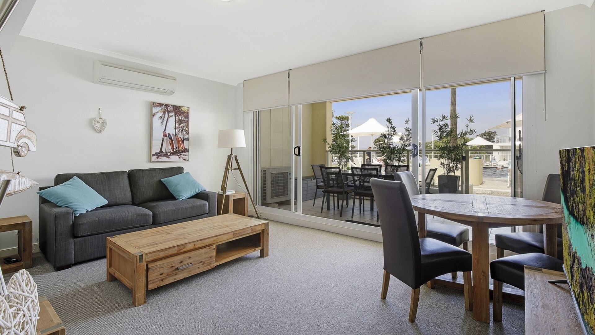 POOLSIDE PARADISE ETTALONG BEACH RESORT