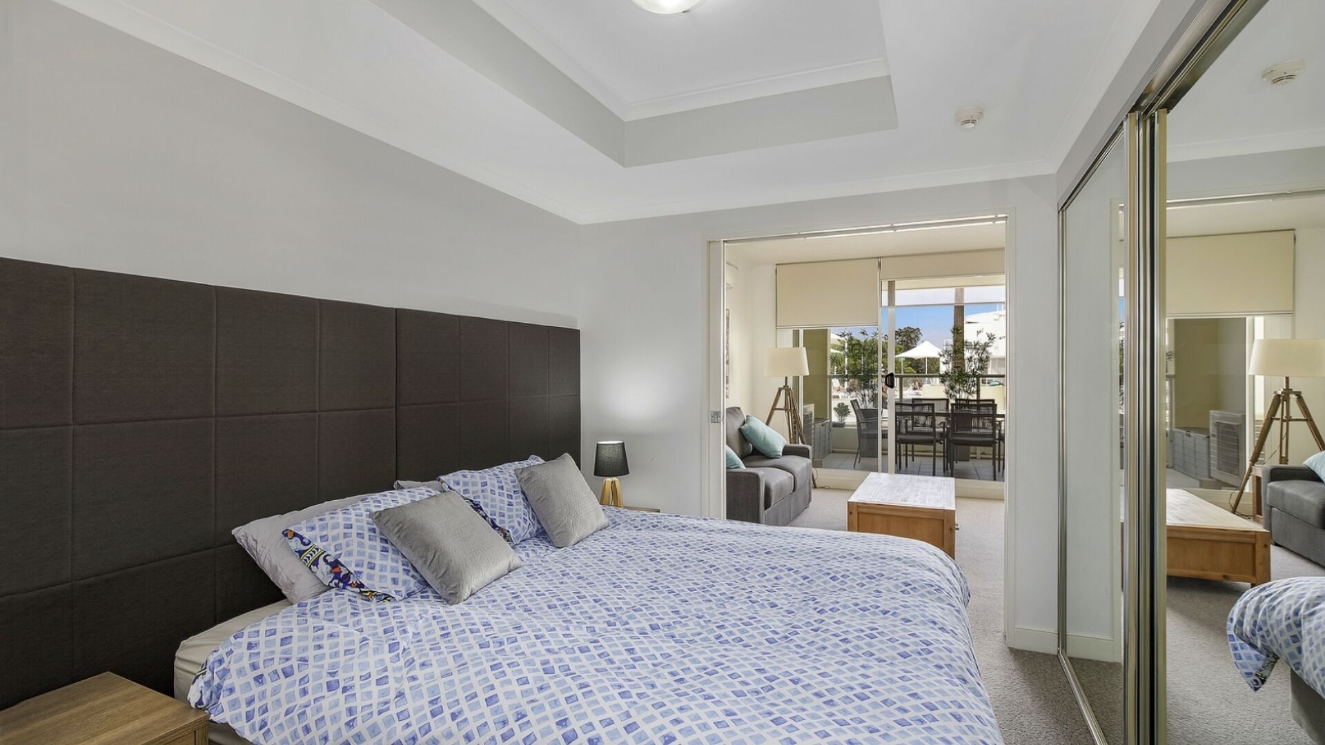 POOLSIDE PARADISE ETTALONG BEACH RESORT