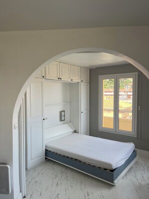 3 chambres, fer et planche à repasser, Wi-Fi gratuit, draps fournis