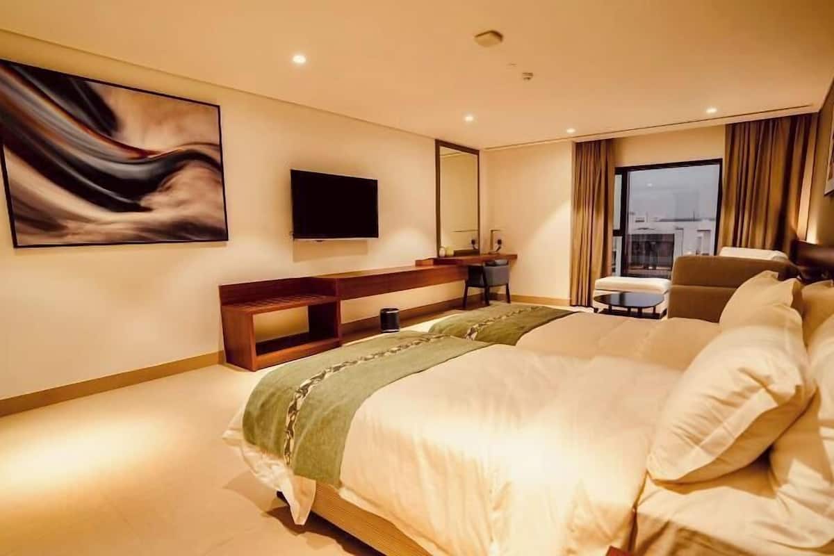 In-room safe, individually decorated, individually furnished, desk