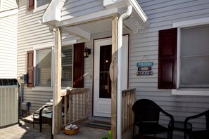 Exterior detail - Clean/Airy Downtown Rehoboth Beach 3BR Townhouse (Rehoboth Beach)