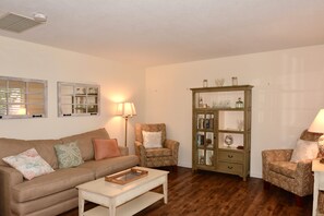 Smart TV - Clean/Airy Downtown Rehoboth Beach 3BR Townhouse (Rehoboth Beach)