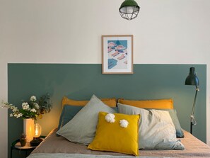 2 bedrooms, iron/ironing board, travel cot, free WiFi